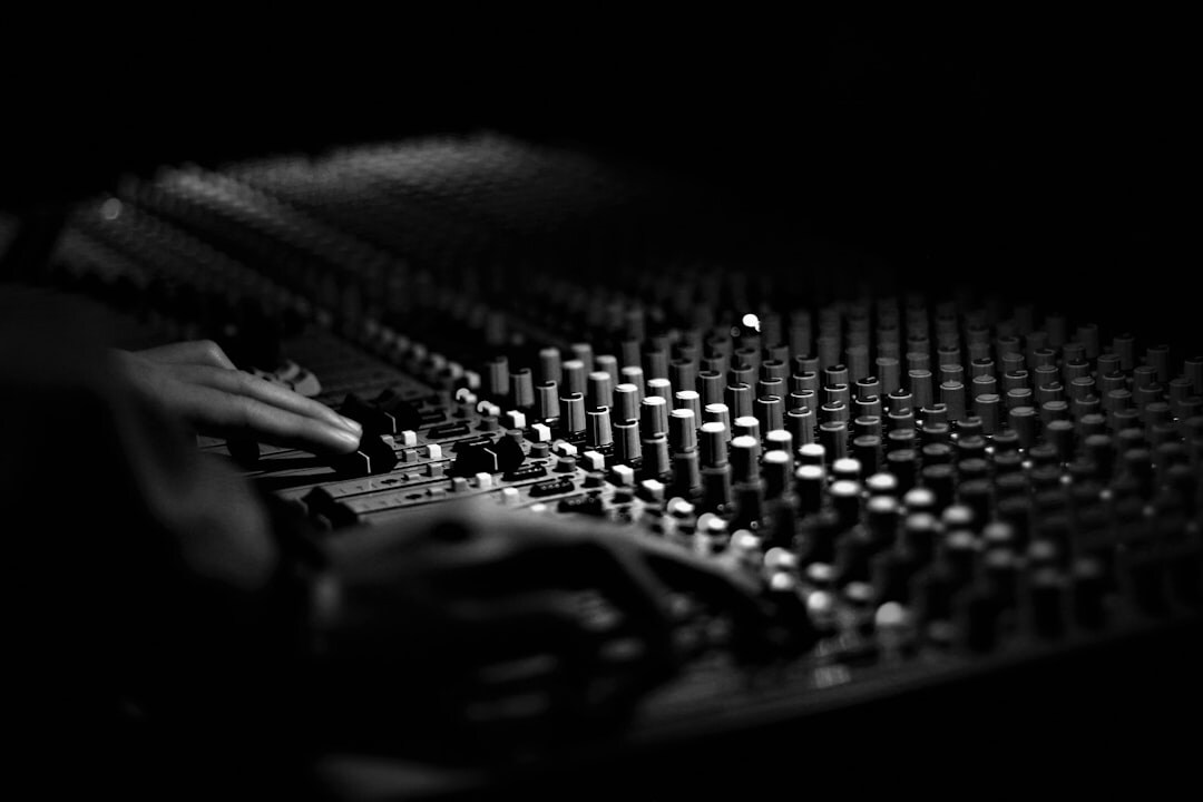 audio mixing console